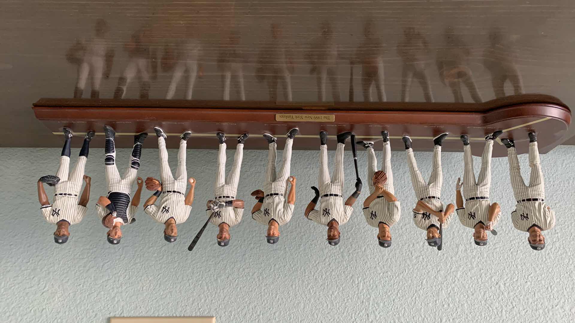 Photo 1 of  DANBURY MINT MLB BASEBALL LICENSED 1999 NEW YORK YANKEES FIGURINE SET