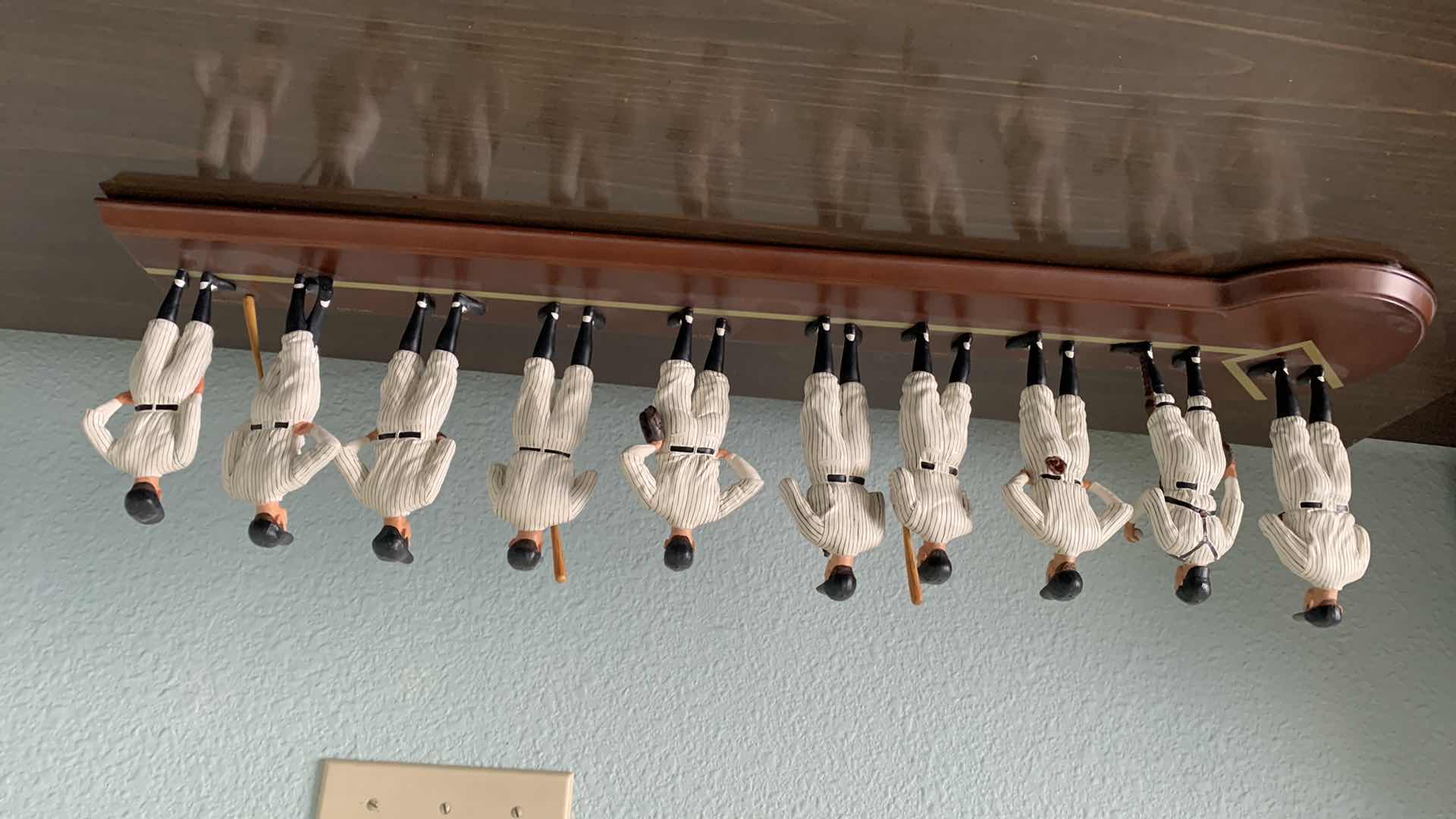 Photo 6 of DANBURY MINT MLB BASEBALL LICENSED 1927 NEW YORK YANKEES FIGURINE SET BABE RUTH