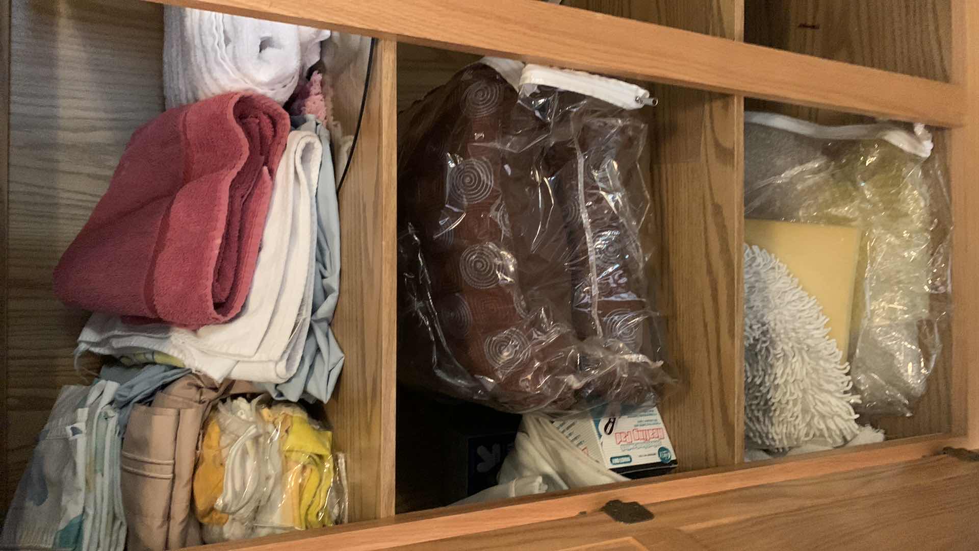 Photo 1 of CONTENTS OF CLOSET LINENS