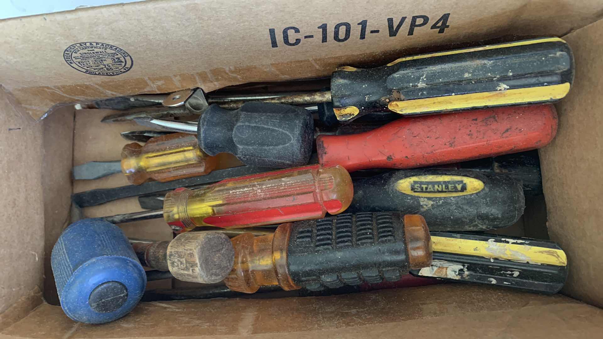 Photo 1 of ASSORTED SCREWDRIVERS