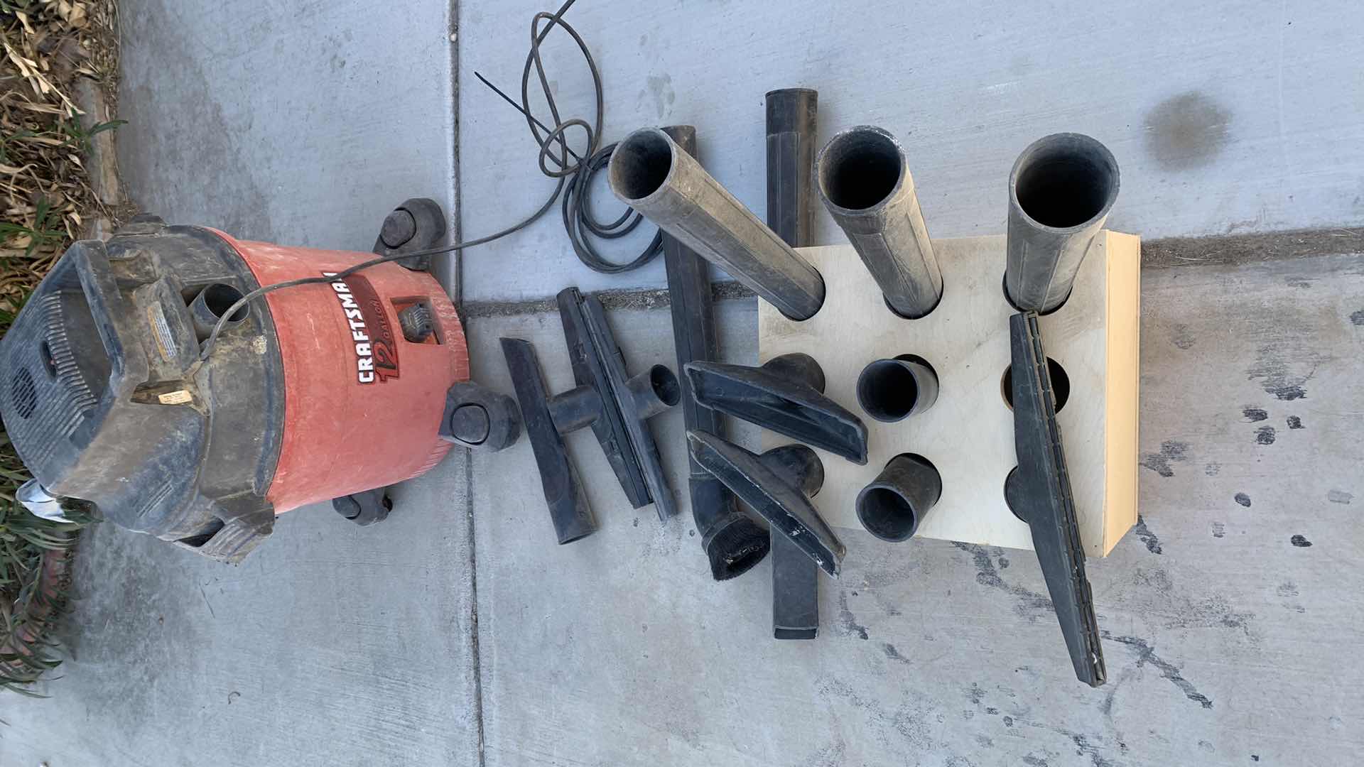 Photo 1 of CRAFTSMAN 4.25 PEAK HORSEPOWER WET/DRY VACUUM WITH ACCESSORIES