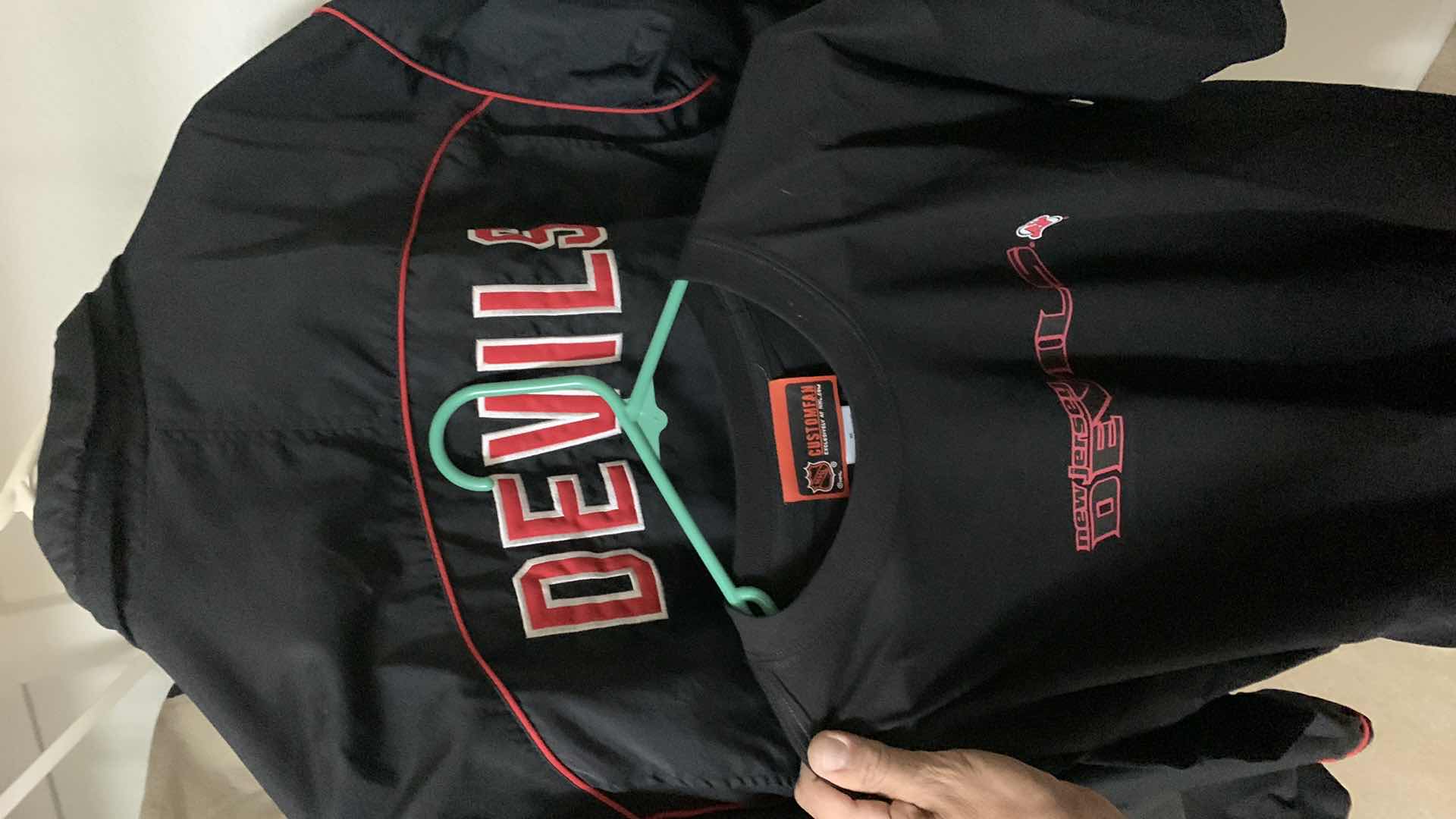 Photo 1 of NHL HOCKEY NEW JERSEY DEVILS MENS LARGE REEBOK JACKET AND TSHIRTS