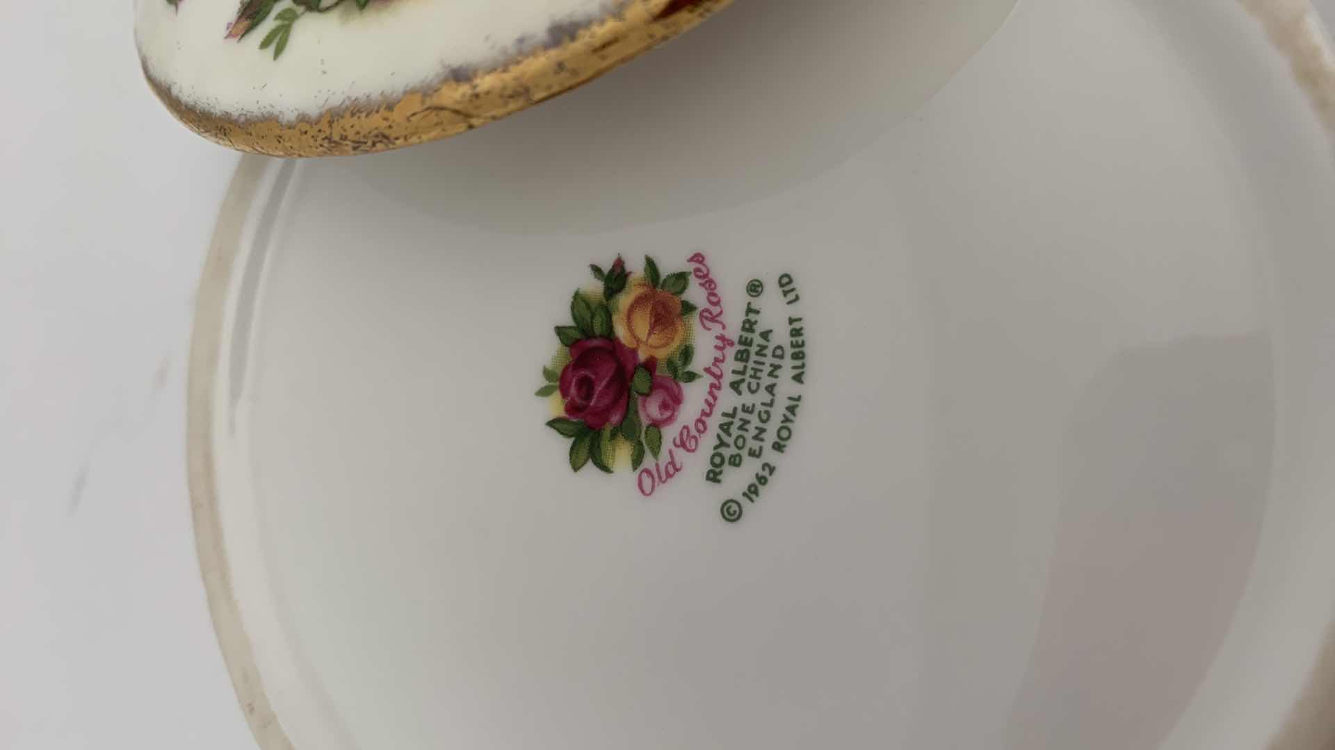 Photo 1 of OLD COUNTY ROSES  1962 4” WIDE ROYAL ALBERT BONE CHINA ENGLAND