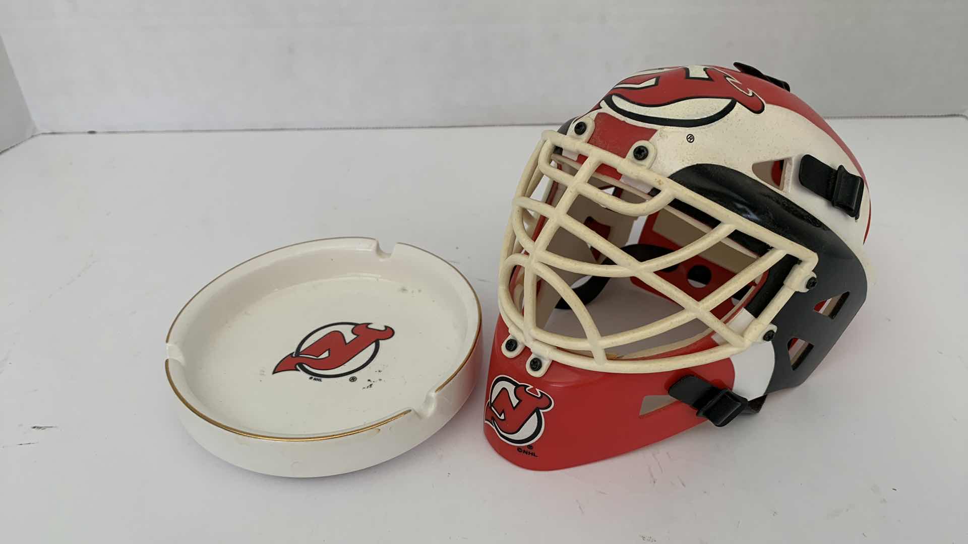 Photo 1 of NHL HOCKEY NEW JERSEY DEVILS MINI-HELMET AND ASHTRAY