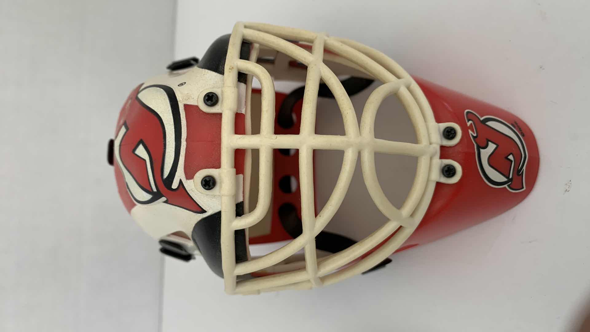 Photo 1 of NHL HOCKEY NEW JERSEY DEVILS MINI-HELMET AND ASHTRAY