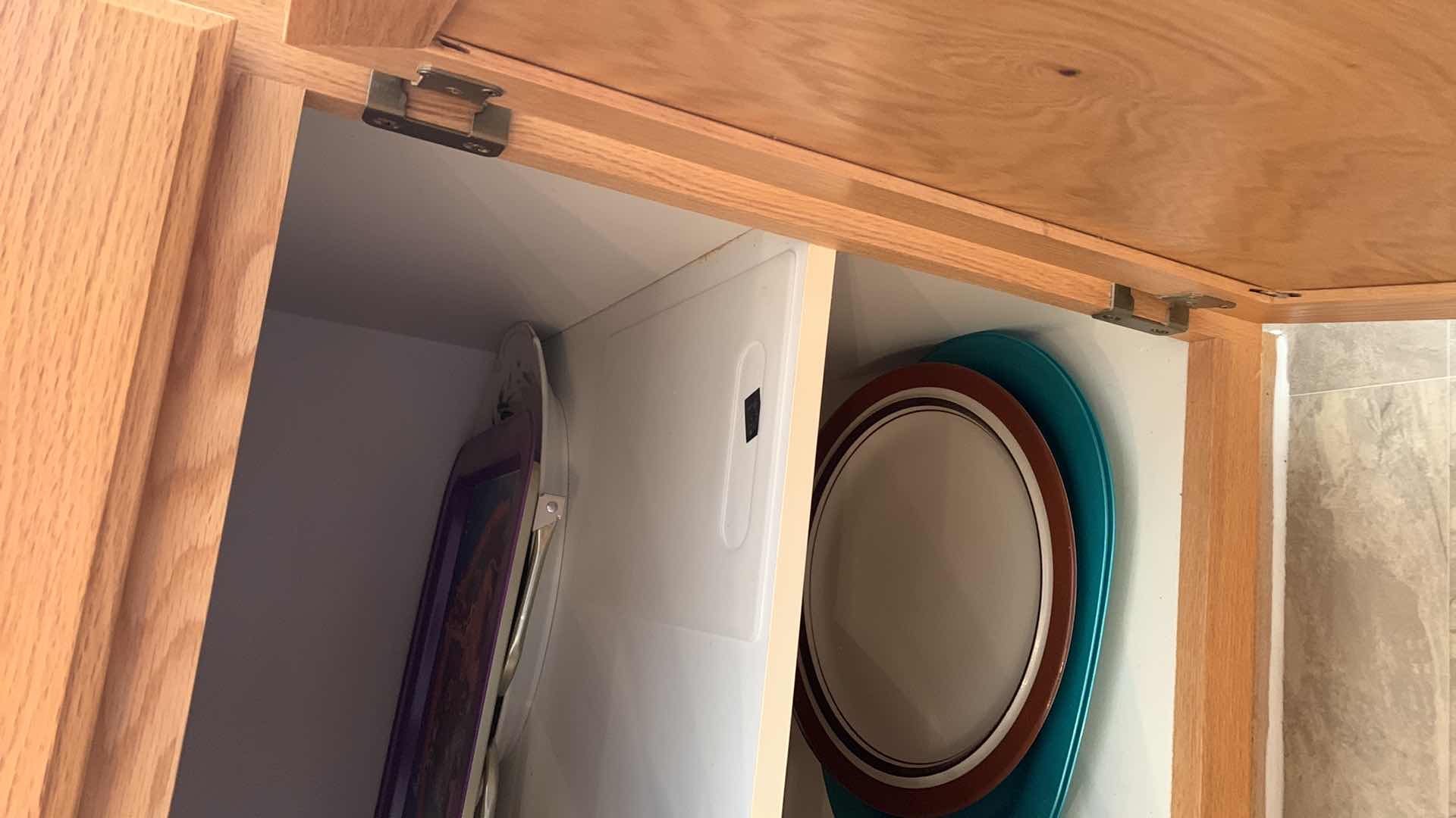 Photo 1 of CONTENTS OF SHELVES