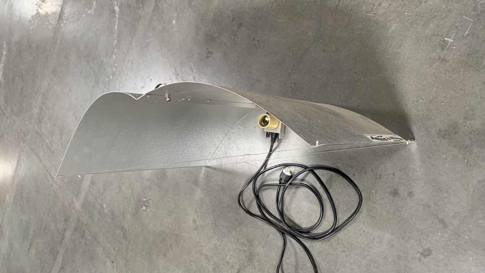 Photo 1 of ADJUST-A-WINGS AVENGER LARGE REFLECTOR 36” X 28” PART #904540