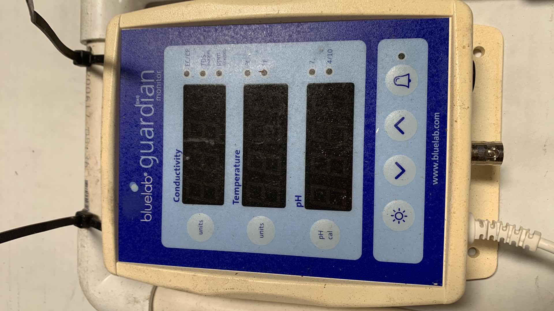 Photo 1 of BLUELAB GUARDIAN PH CONTROLLER