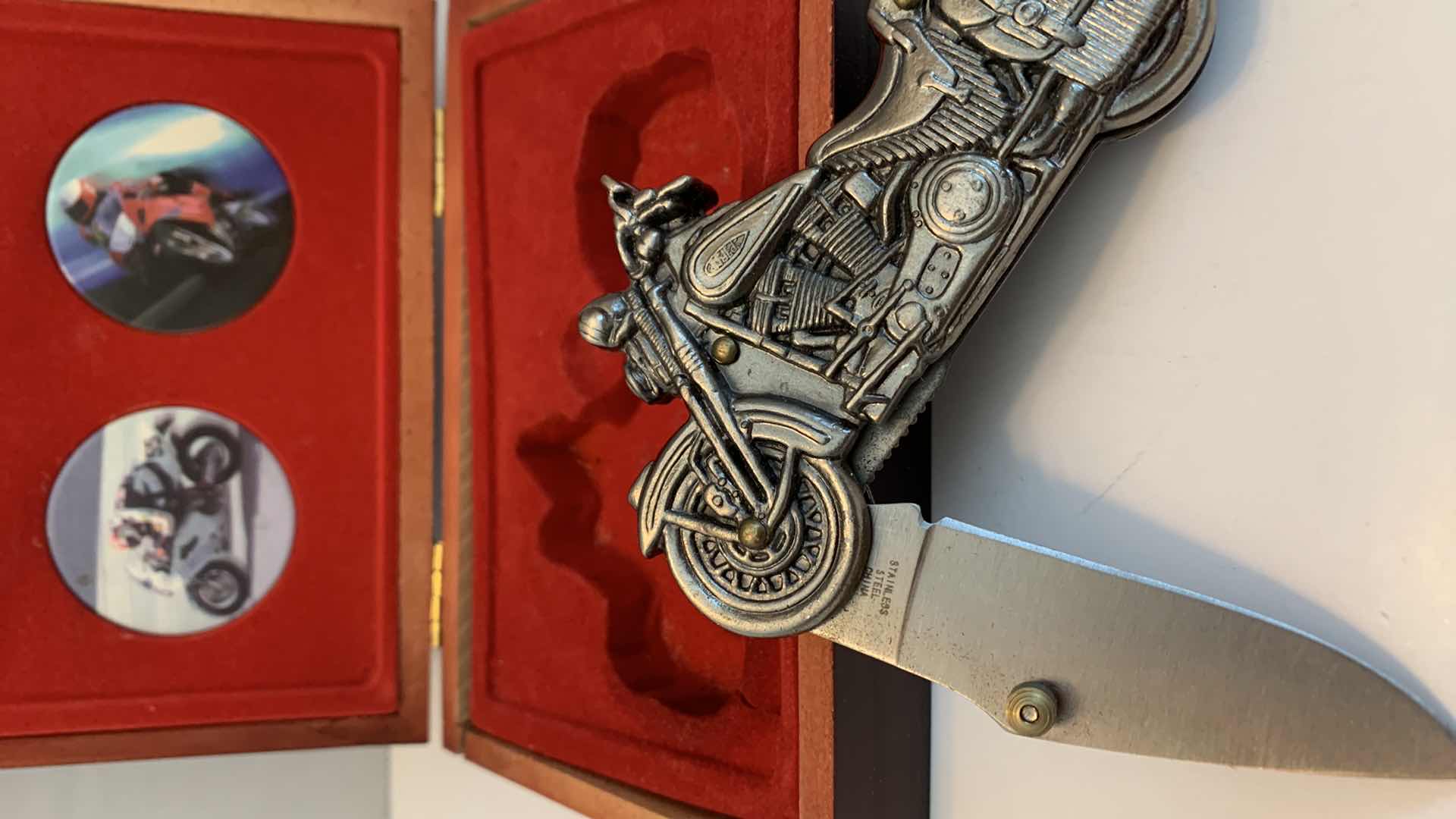 Photo 1 of MOTORCYCLE THEMED KNIFE WITH CASE