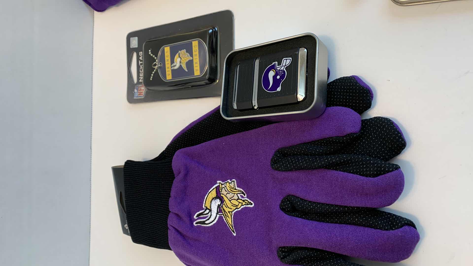 Photo 1 of NFL FOOTBALL MINNESOTA VIKINGS TEAM GEAR