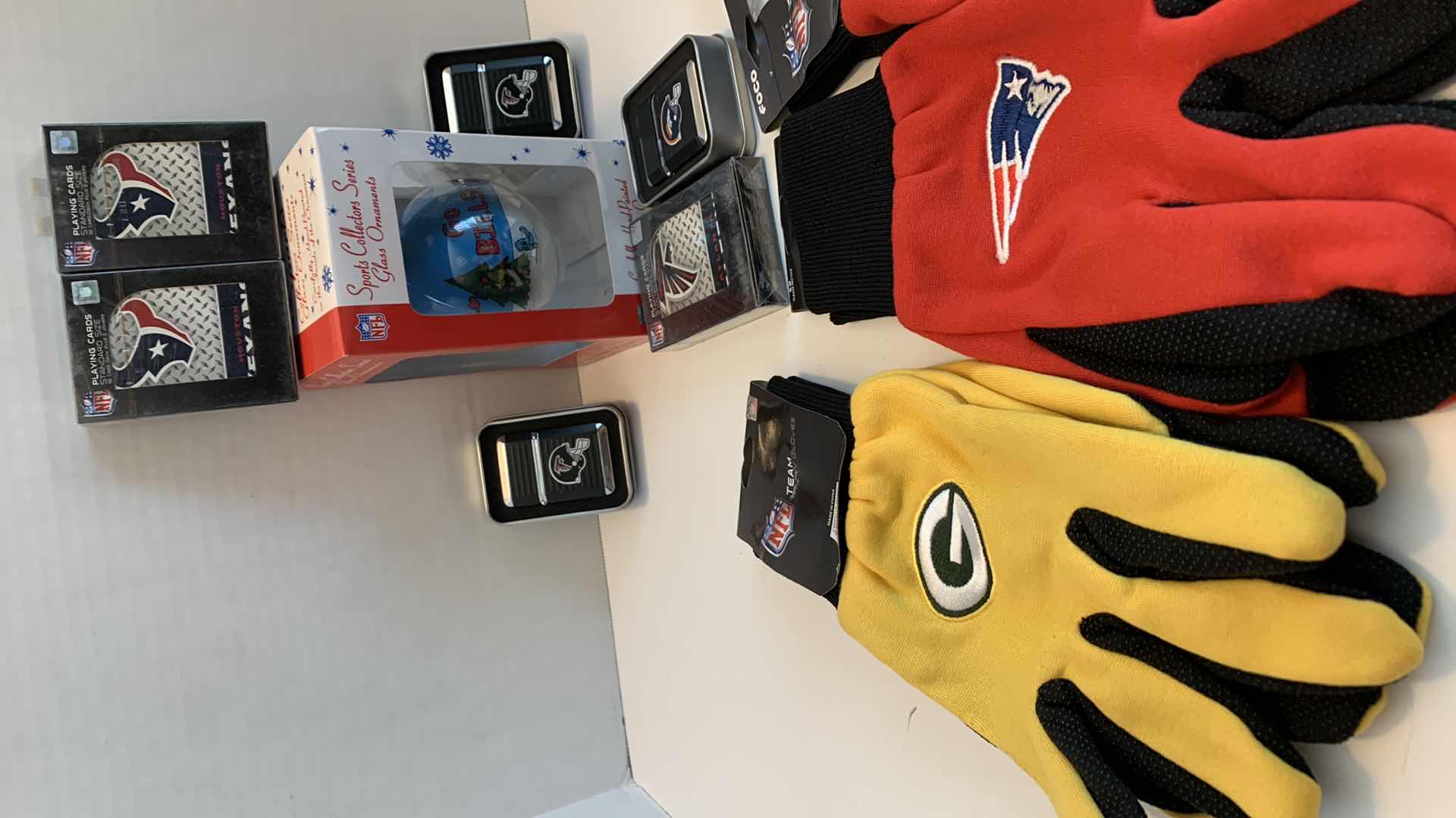 Photo 1 of NFL FOOTBALL TEAM GEAR