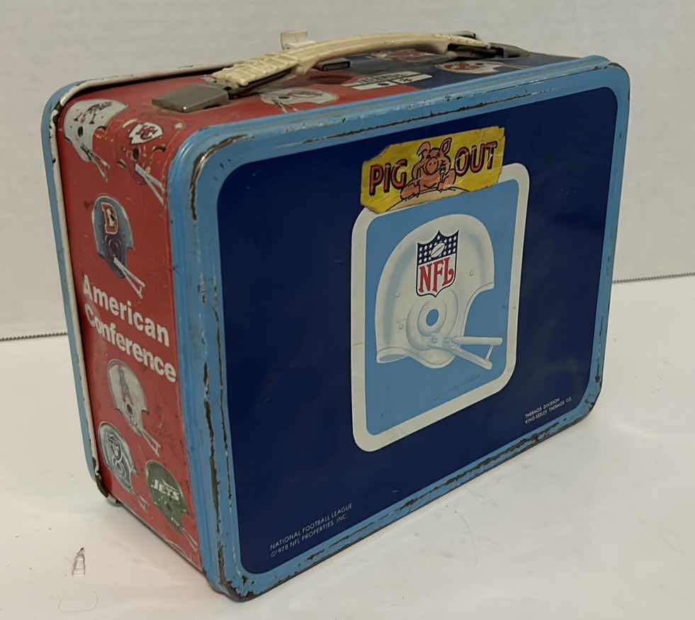 Photo 1 of 1978 NFL FOOTBALL METAL LUNCHBOX COLLECTABLE WITHOUT THERMOS