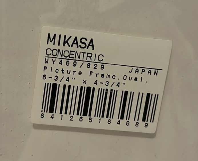 Photo 1 of DISWOE MIKASA CONCENTRIC OVAL CRYSTAL PICTURE FRAME, MADE IN JAPAN, WY469/829