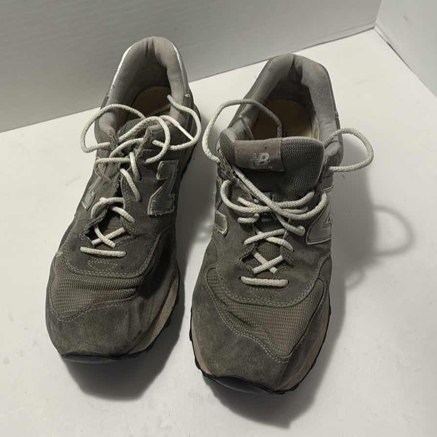 Photo 1 of MENS SIZE 13