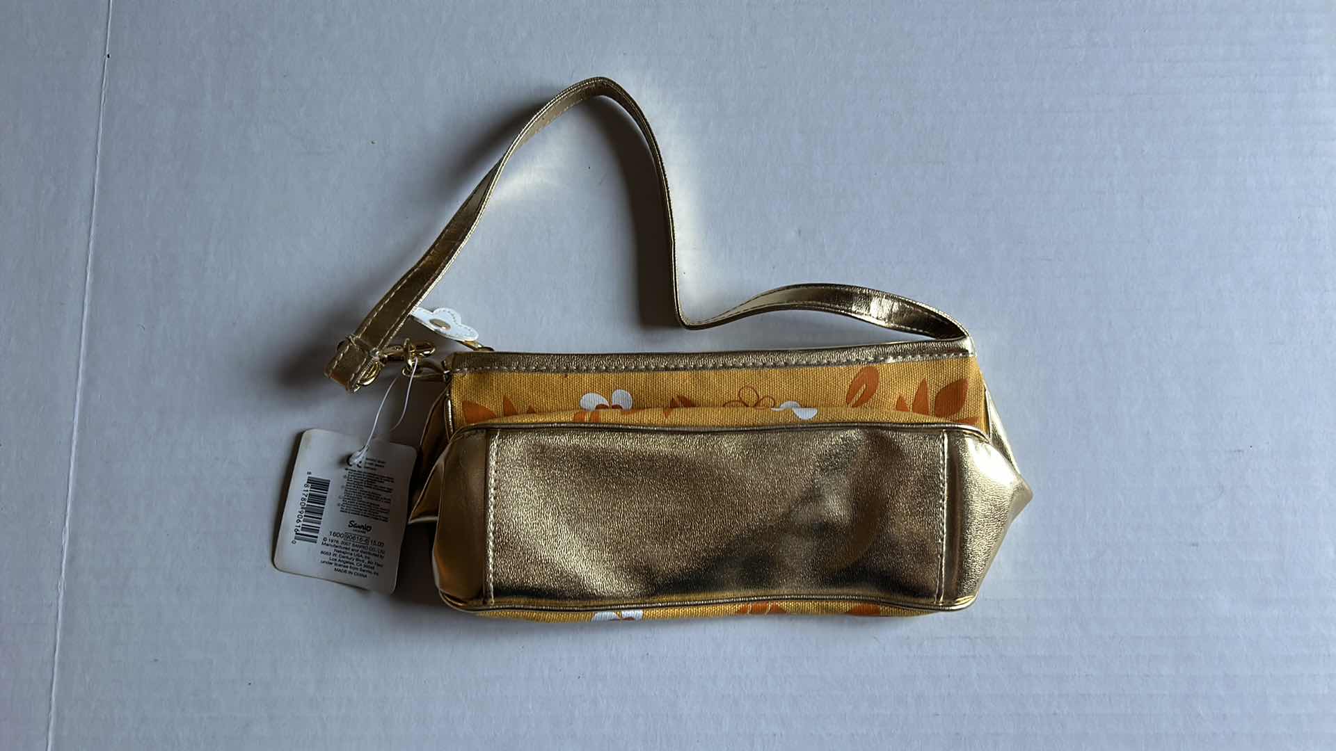 Photo 1 of YELLOW HAWAIIAN THEMED HELLO KITTY BAG