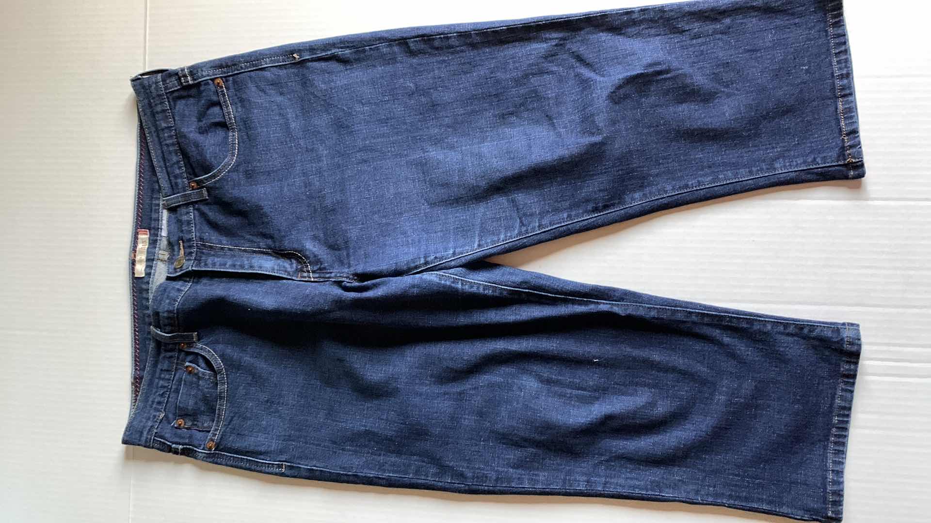 Photo 1 of WOMENS LEVI’S CAPRI 515 JEANS SIZE 14