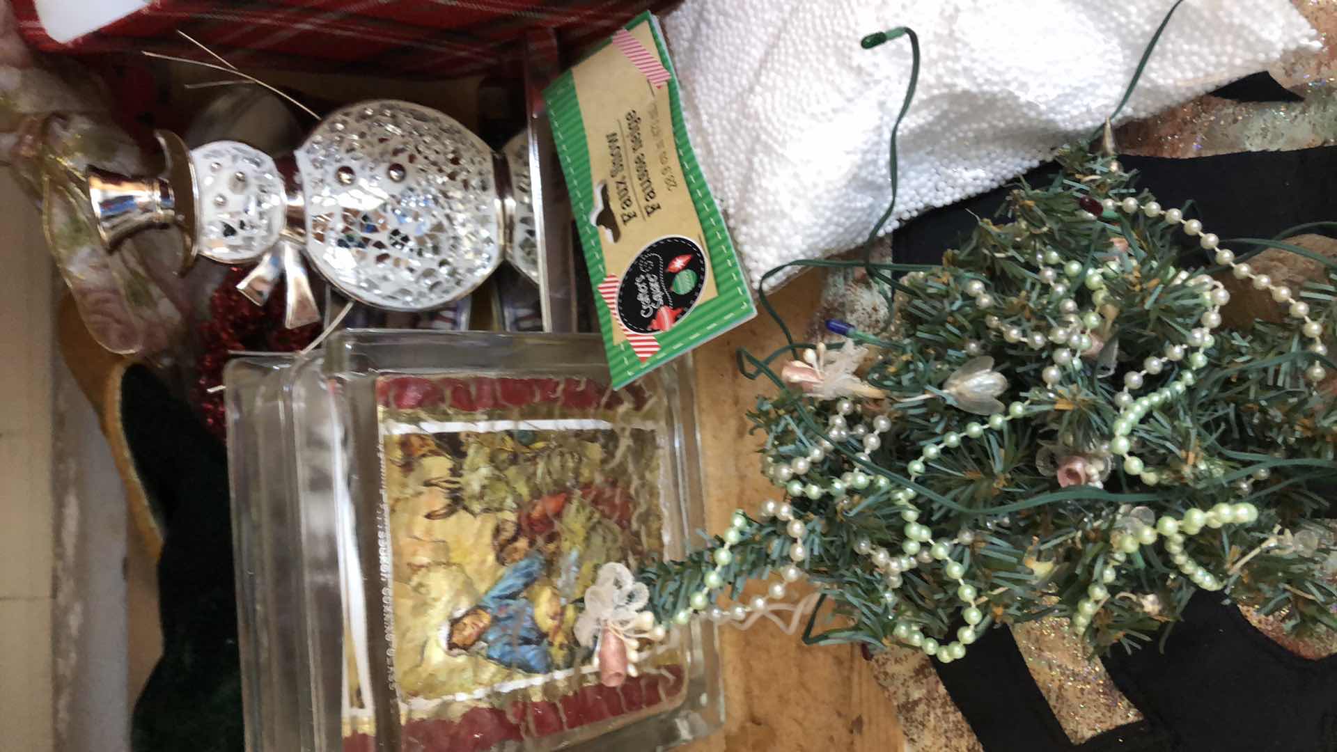 Photo 1 of CHRISTMAS DECOR