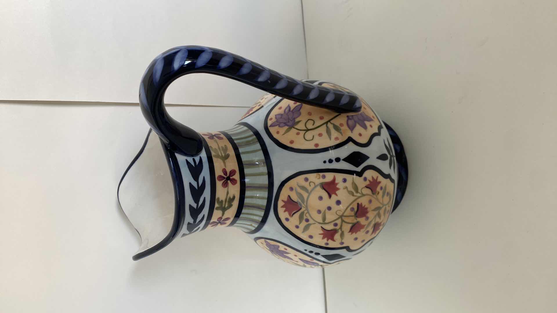 Photo 1 of VINTAGE CAPRIWARE VASE H11"