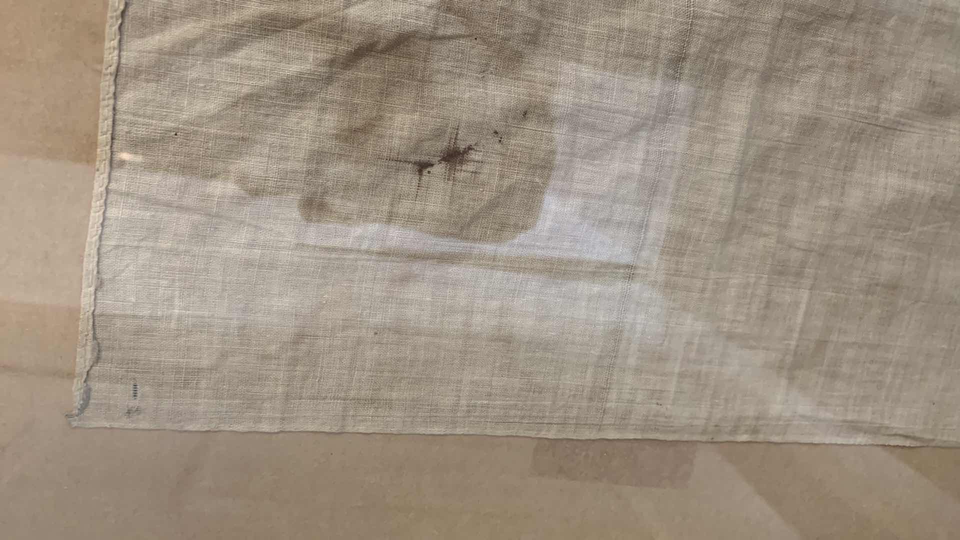 Photo 1 of UNAUTHENTICATED WORLD WAR TWO IMPERIAL JAPANESE ARMY FLAG WHICH US 26” X 30”