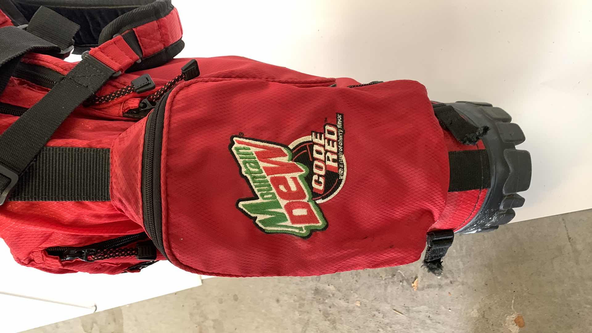 Photo 1 of GOLFSMITH JUNIOR TOUR SERIES RIGHT HANDED SET WITH BAG