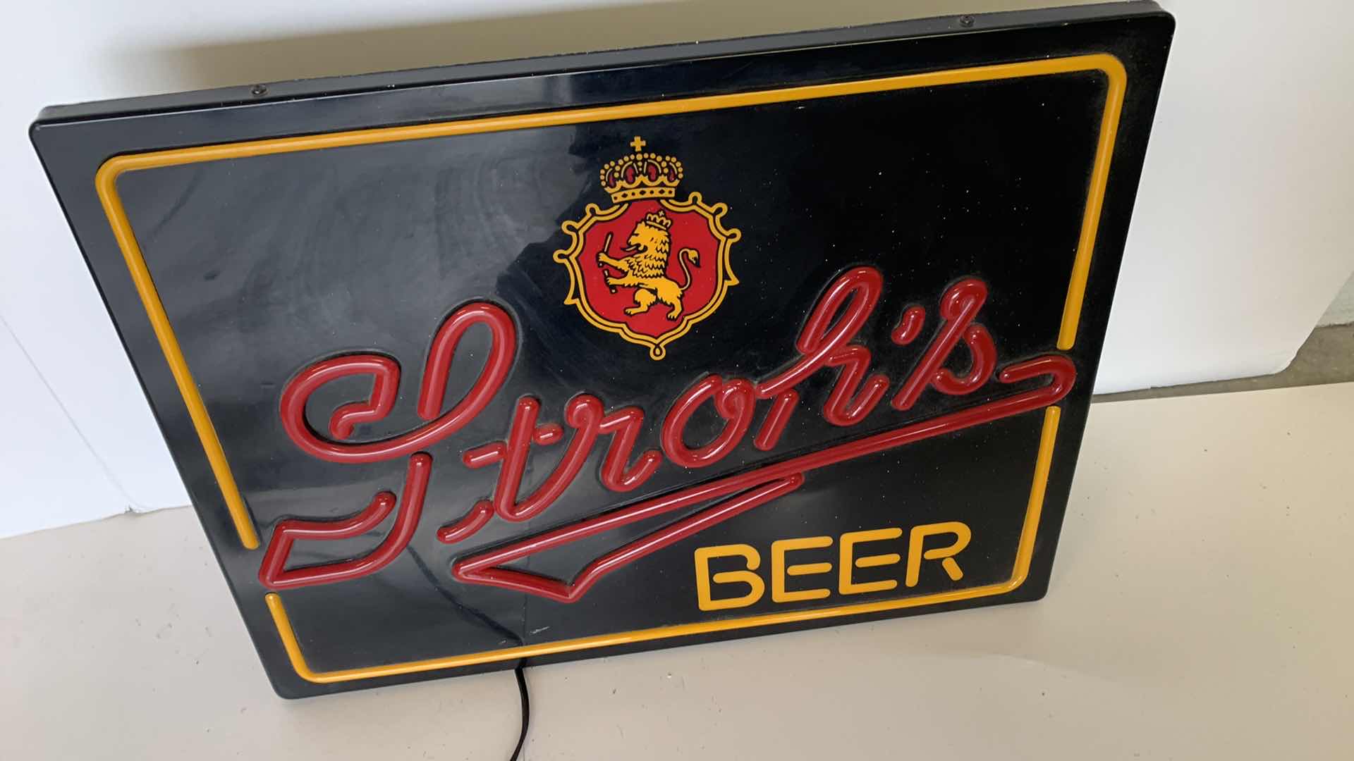 Photo 1 of STROH’S BEER NEON SIGN 20” X 16”