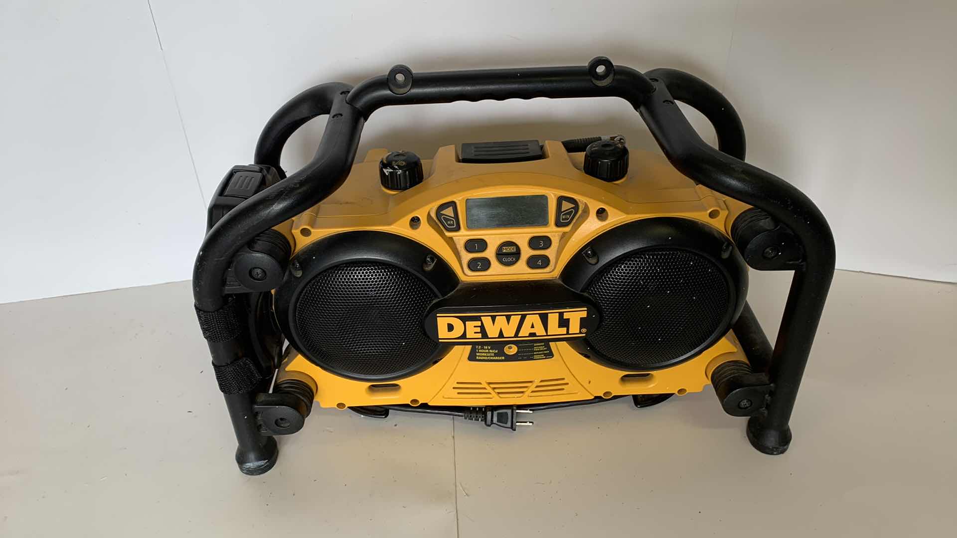 Photo 1 of DEWALT DC011
