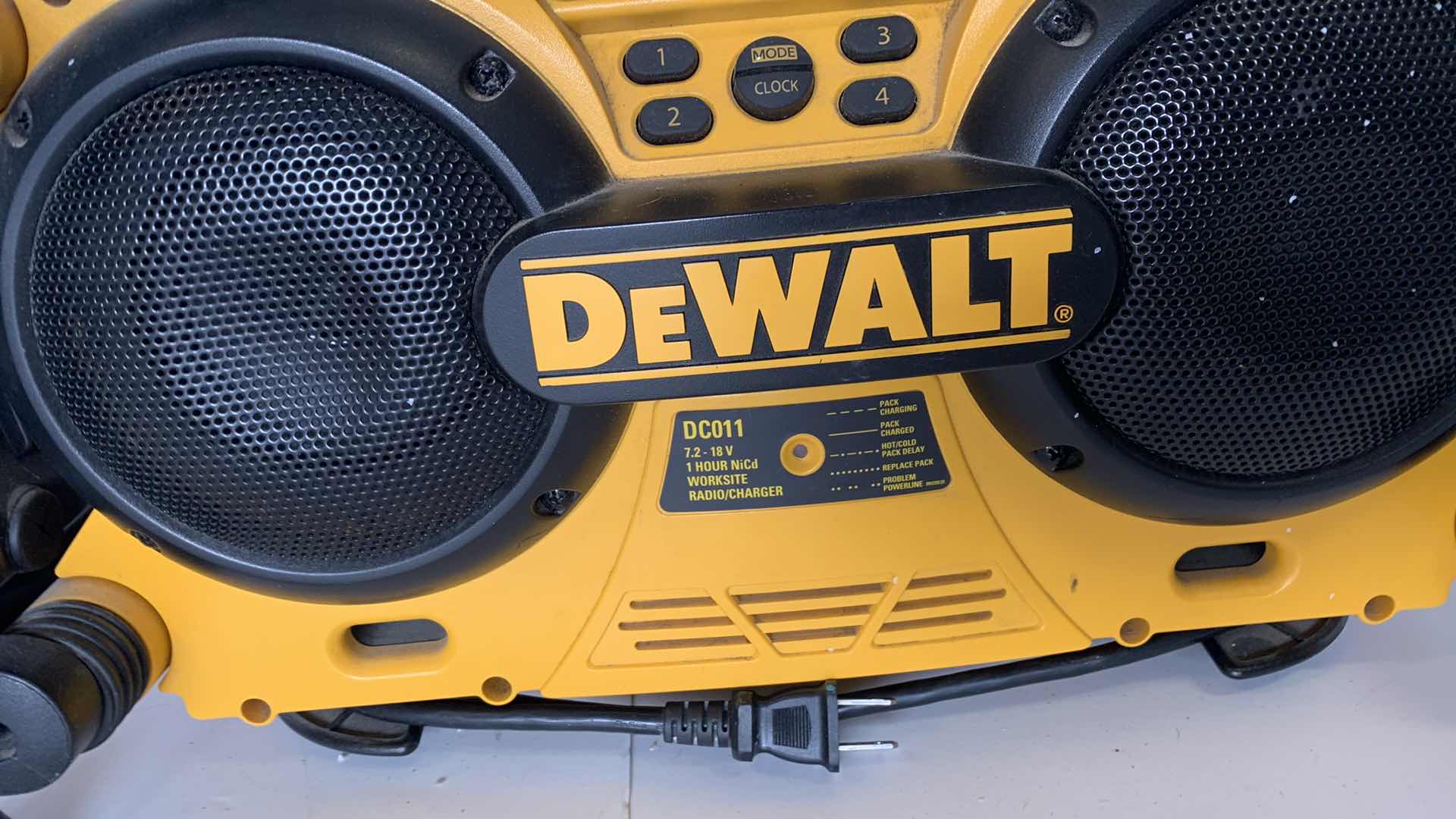 Photo 2 of DEWALT DC011
