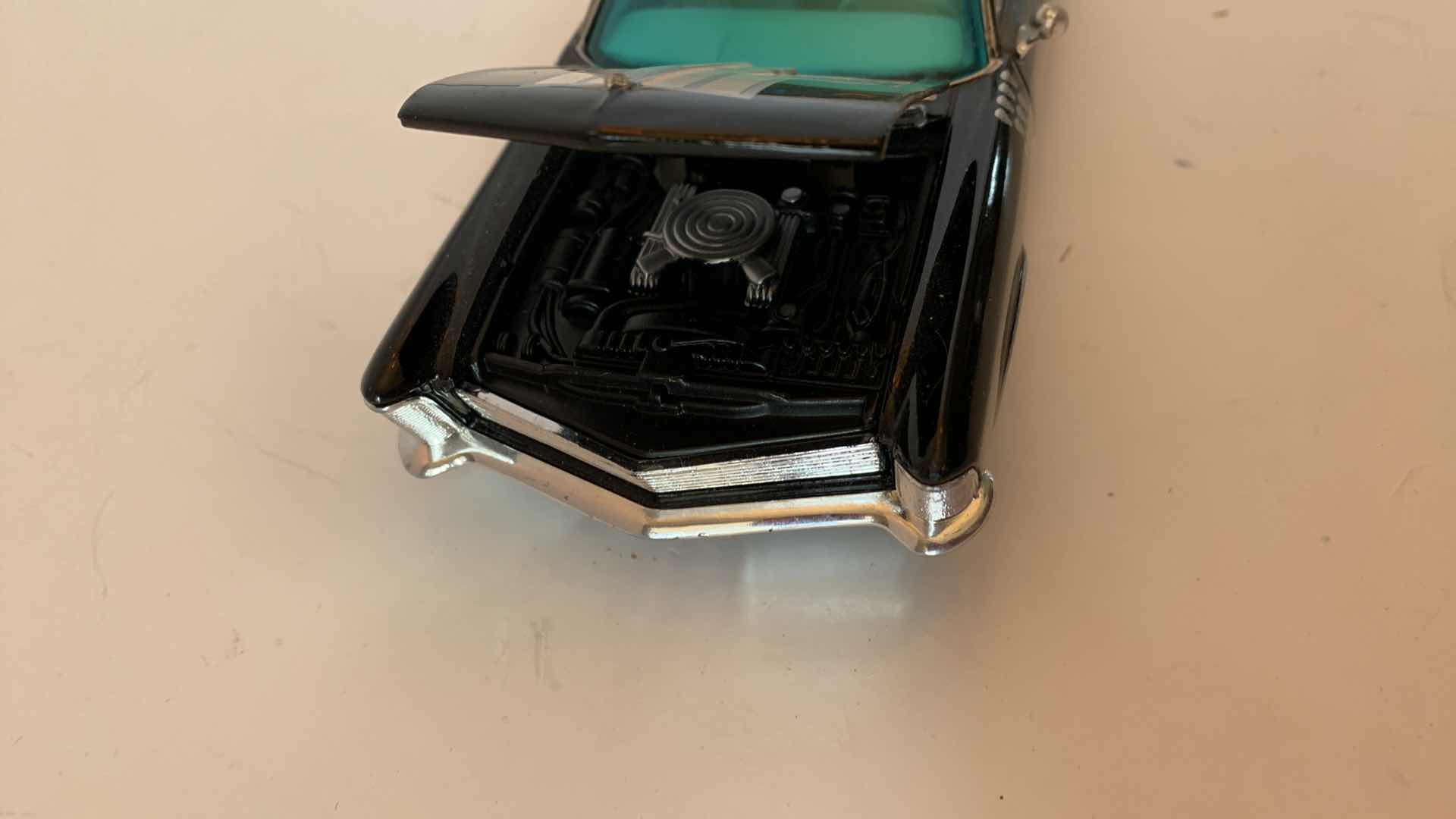 Photo 3 of MAISTO MARVEL PUNISHER 1965 BUICK RIVERA GRAN SPORT 1/18