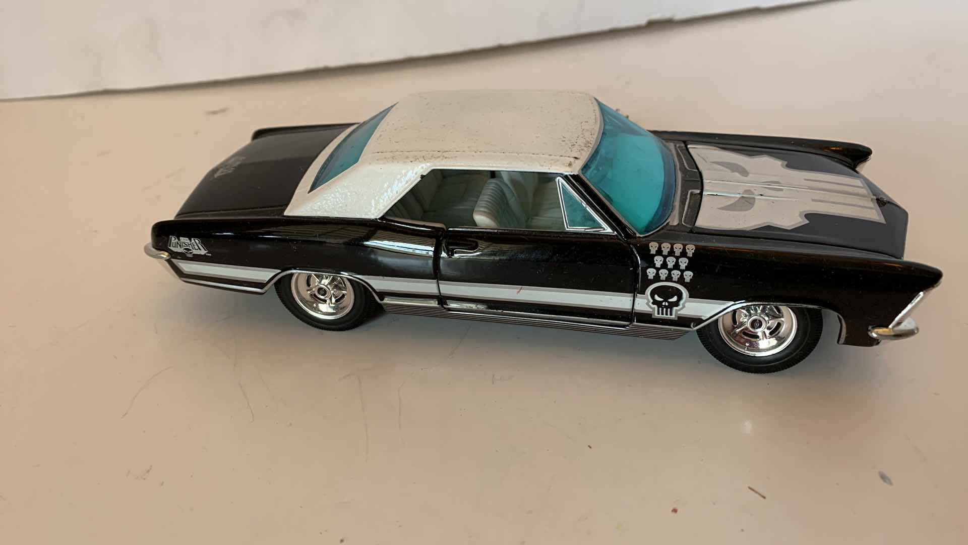 Photo 1 of MAISTO MARVEL PUNISHER 1965 BUICK RIVERA GRAN SPORT 1/18