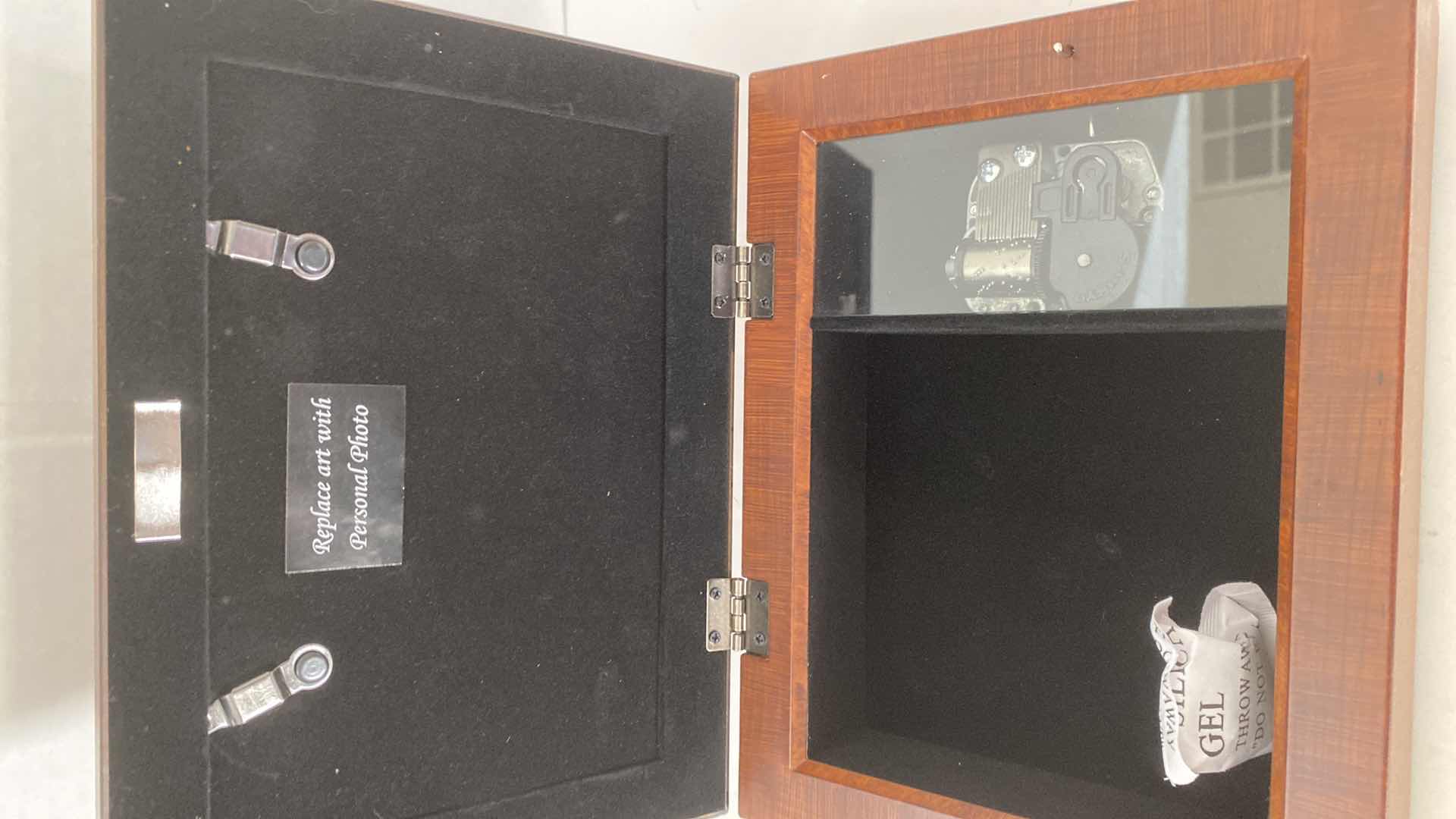 Photo 1 of COTTAGE GARDEN I AM THE LIGHT MUSIC BOX PLAYS HOW GREAT THOU ART