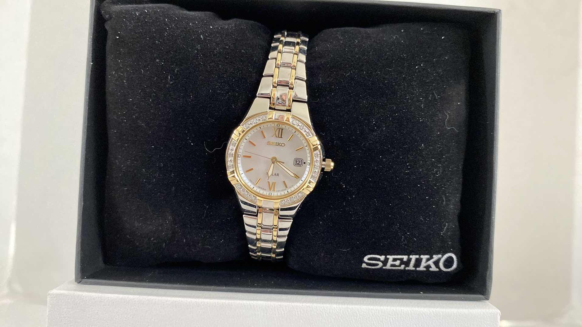 Photo 1 of WOMENS SEIKO SUT068 WATCH IN BOX