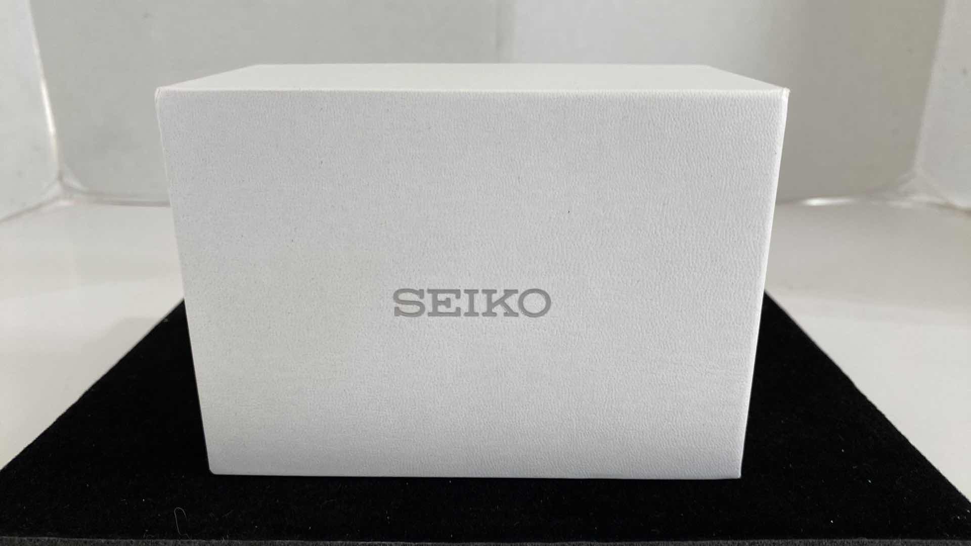 View 5 of WOMENS SEIKO GOLD TONE WATCH SUT118 IN BOX DAYS ARE RED WRITING