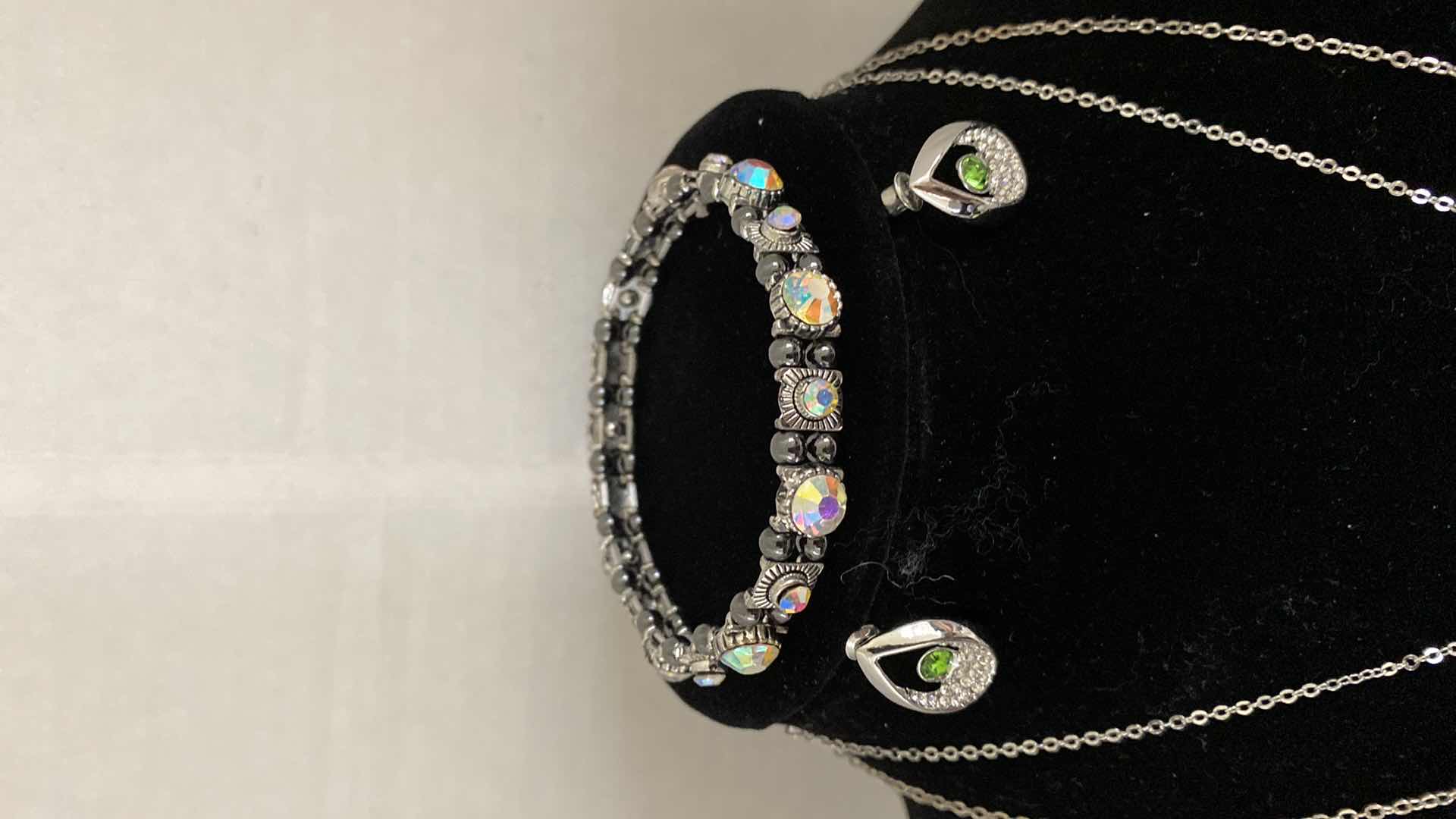 Photo 1 of WOMENS COSTUME JEWELRY