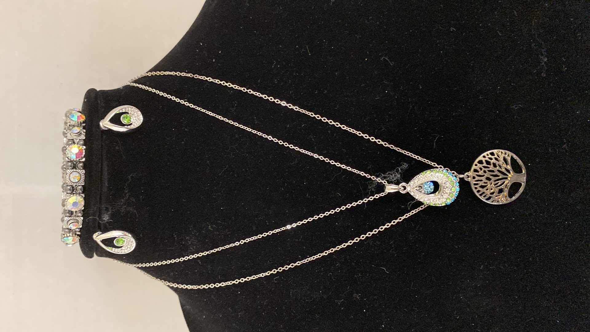 Photo 1 of WOMENS COSTUME JEWELRY