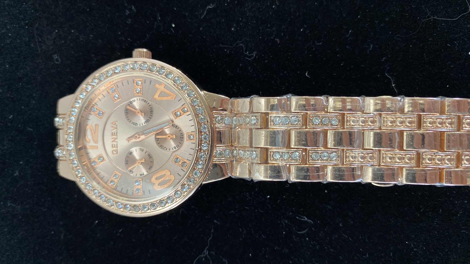 Photo 4 of WOMENS FASHION WATCHES