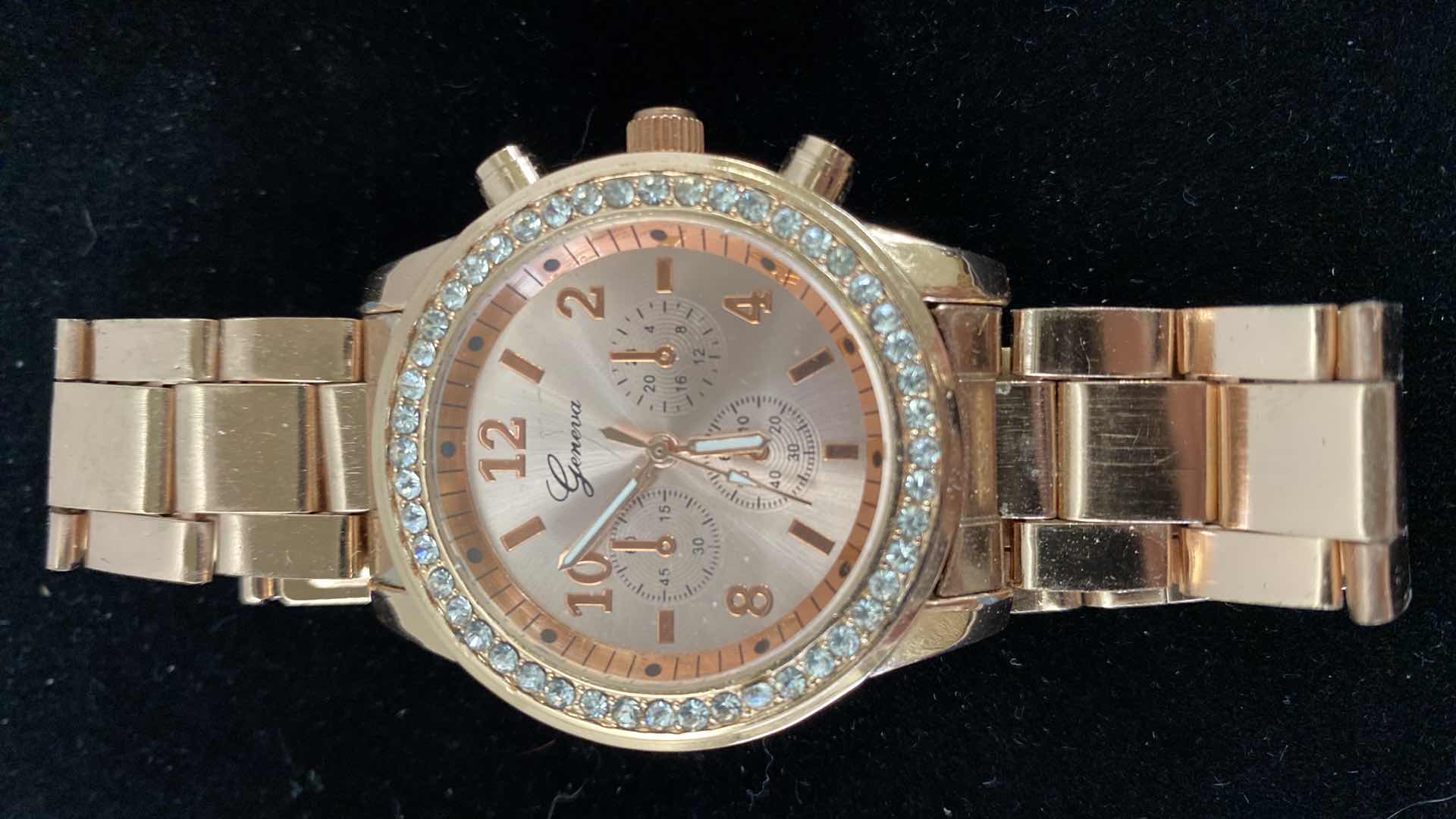 Photo 3 of WOMENS FASHION WATCHES