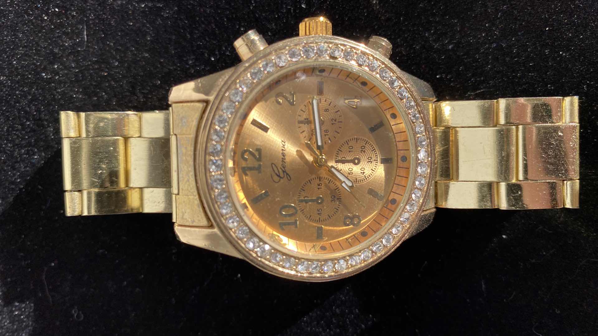 Photo 5 of WOMENS LARGE FACE FASHION WATCHES