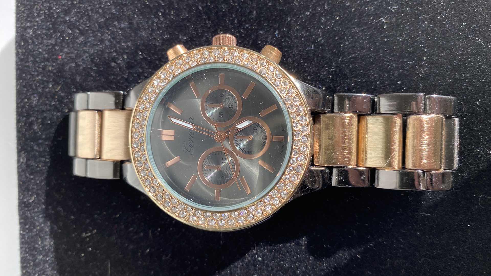 Photo 6 of WOMENS LARGE FACE FASHION WATCHES