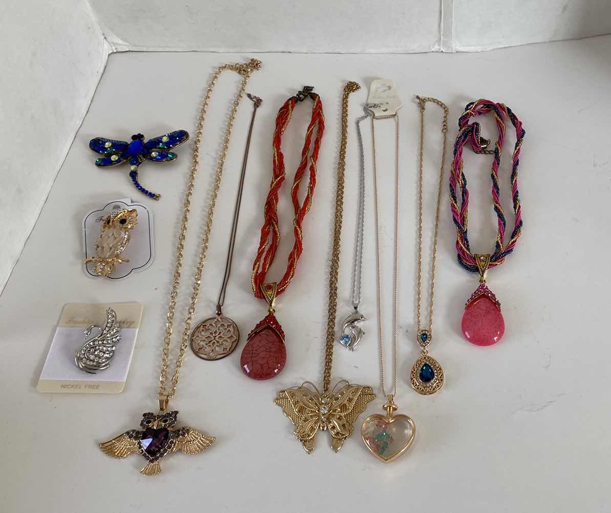 Photo 1 of WOMENS COSTUME JEWELRY