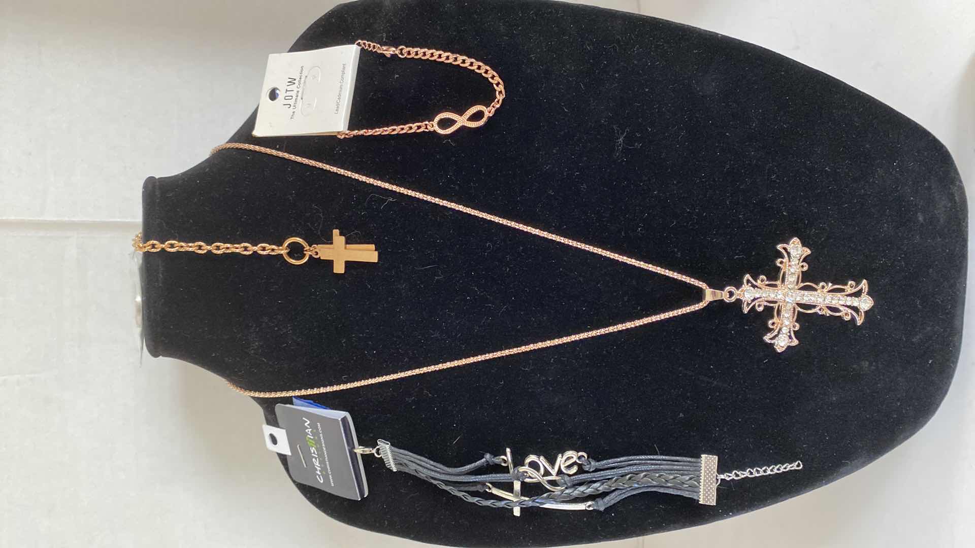 Photo 1 of WOMENS COSTUME JEWELRY