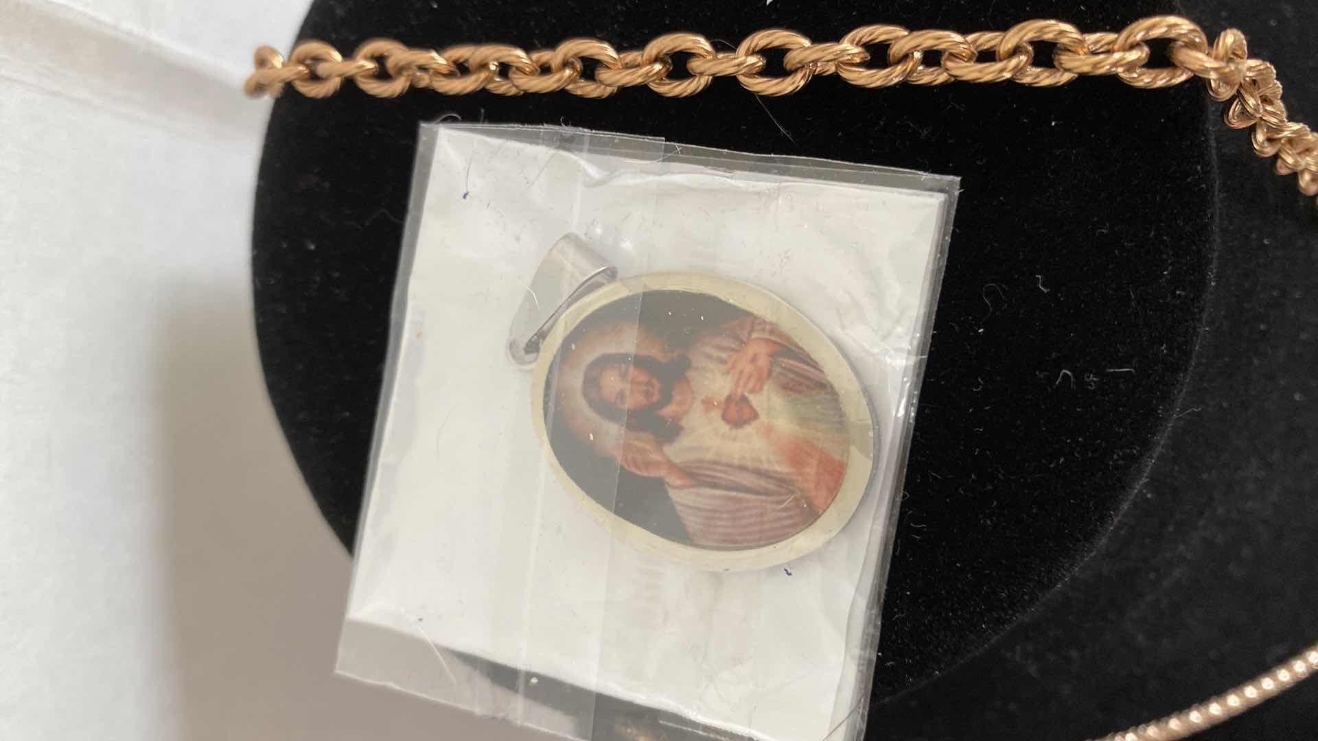 Photo 1 of WOMENS COSTUME JEWELRY