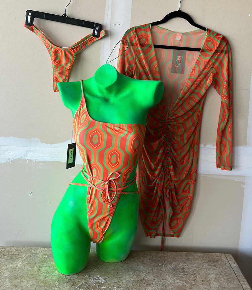 Photo 1 of 3 PC BATHING ASSORTMENT SIZE L