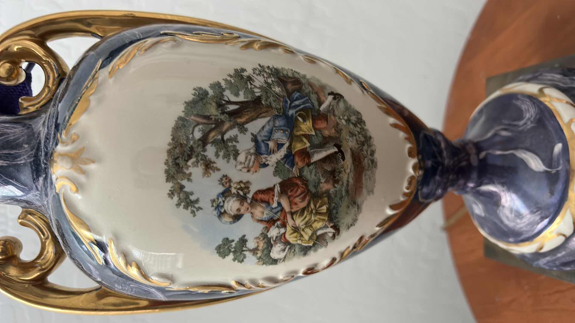 Photo 2 of VINTAGE LAMP H18”