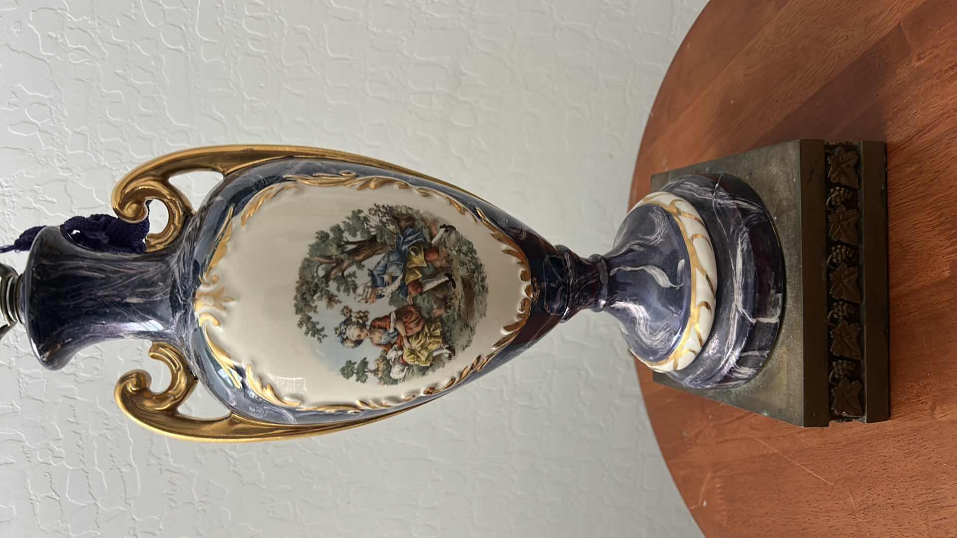 Photo 1 of VINTAGE LAMP H18”