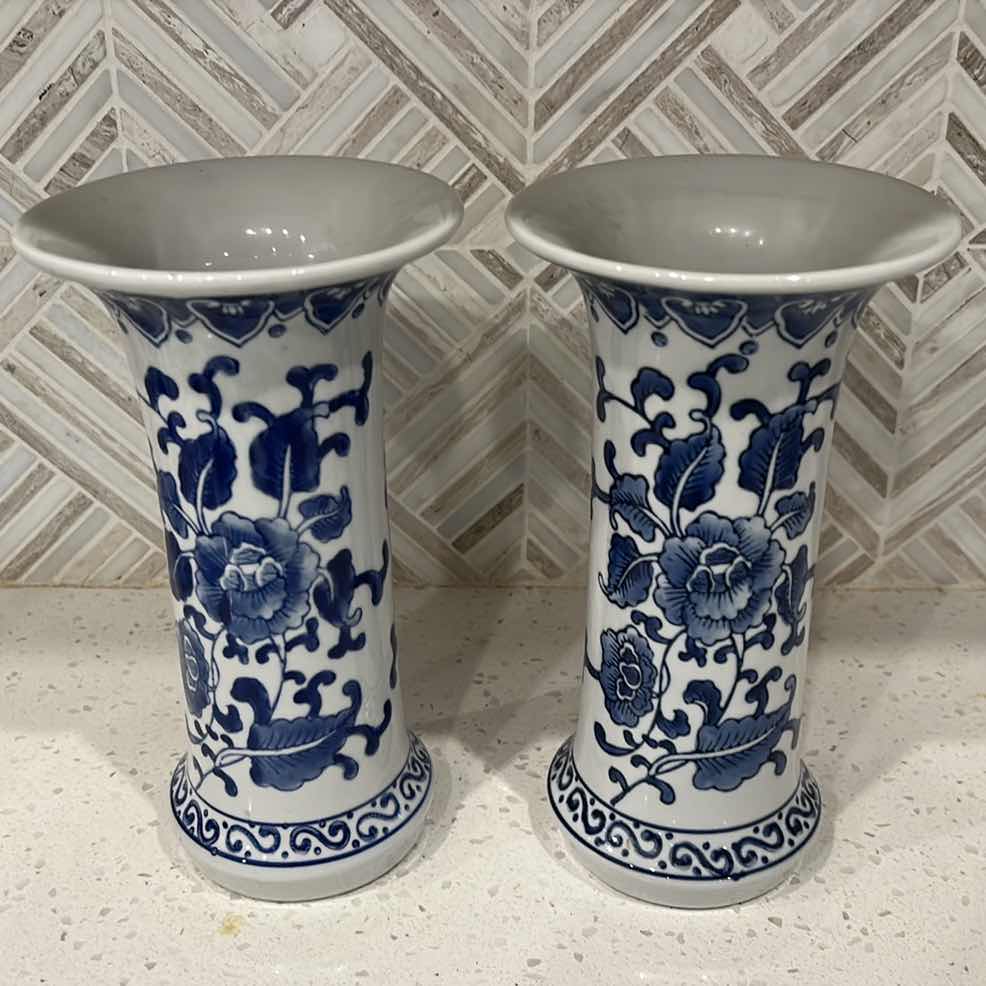 Photo 1 of 2 - BLUE AND WHITE PORCELAIN VASES H8.5”