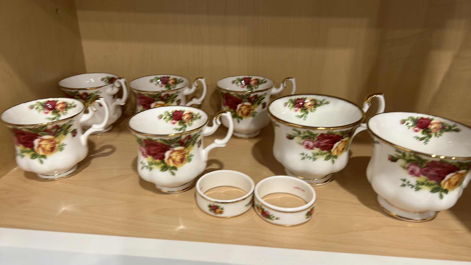 Photo 2 of 31 PC ROYAL ALBERT OLD COUNTRY ROSES PORCELAIN DINNERWARE
