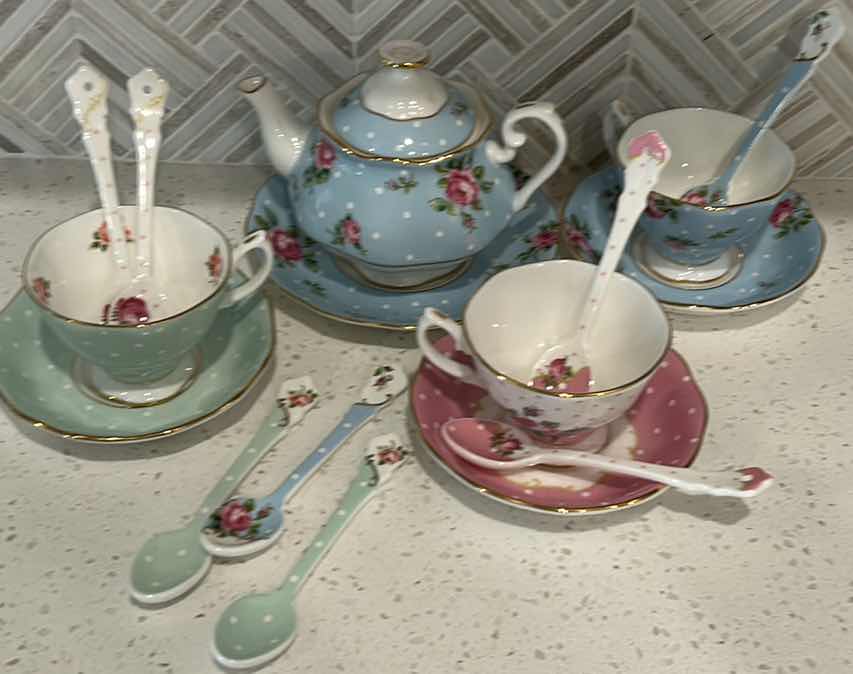 Photo 1 of ROYAL ALBERT BONE CHINA