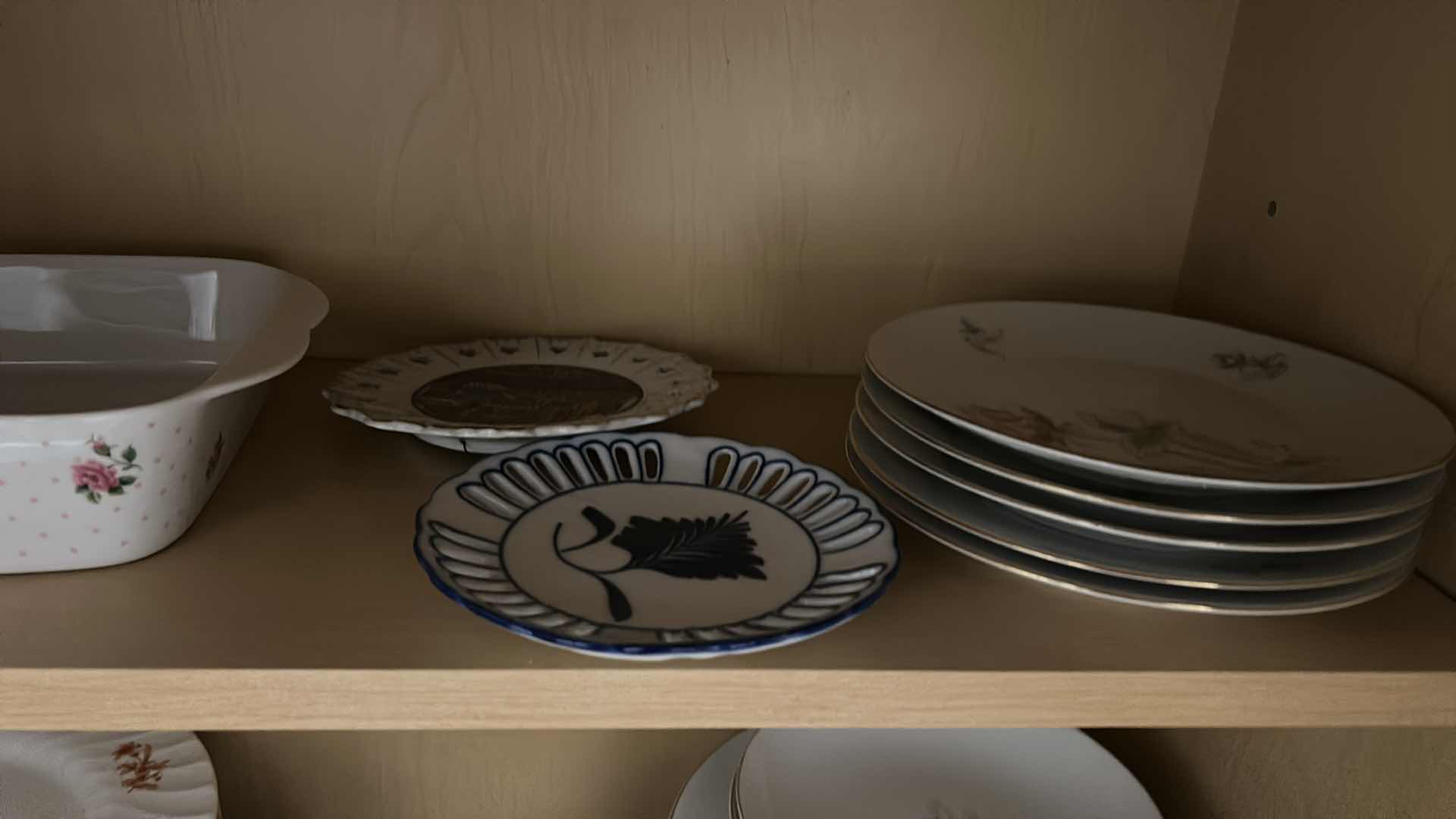 Photo 7 of CONTENTS OF KITCHEN CABINET