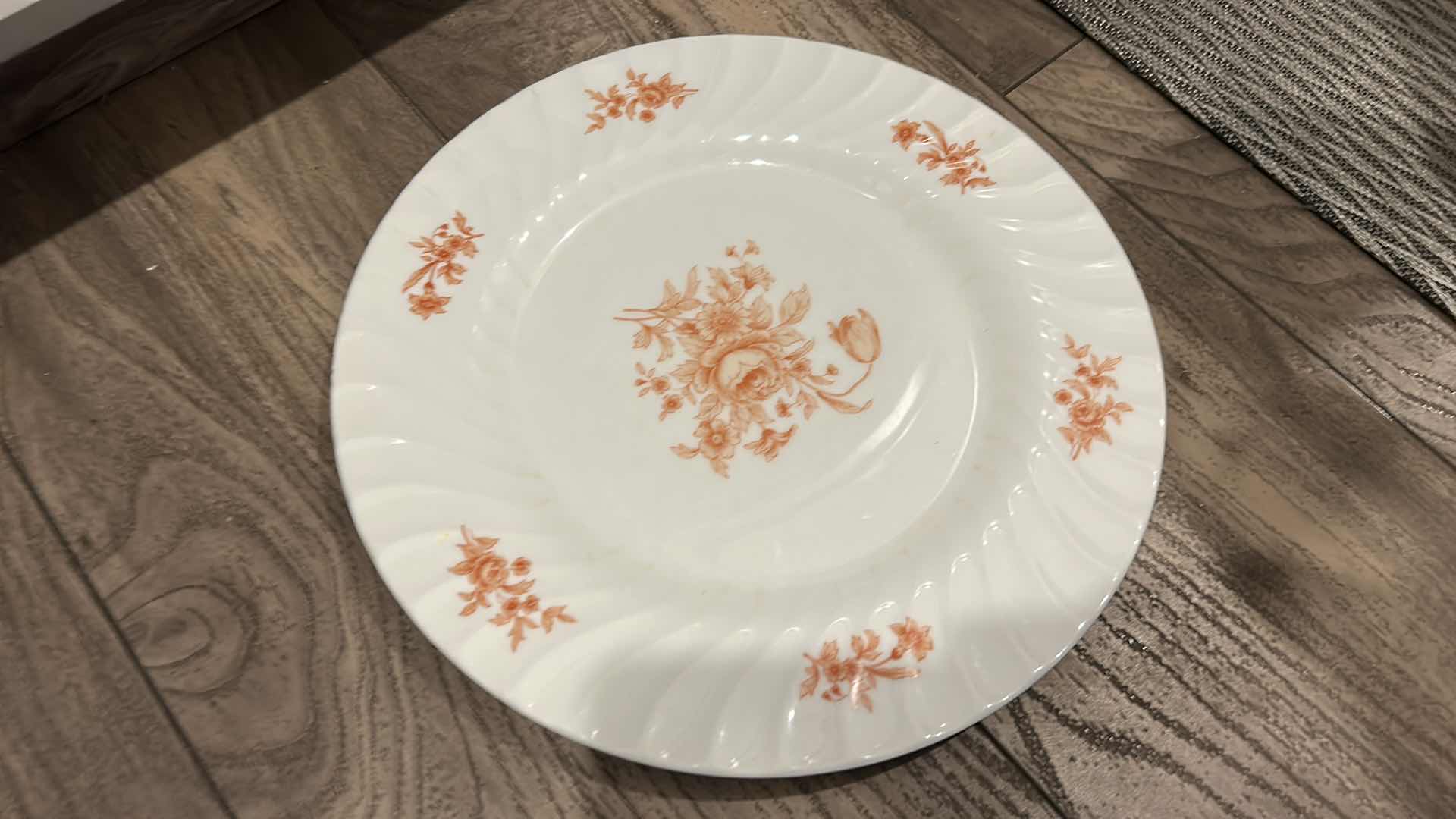 Photo 10 of CONTENTS OF KITCHEN CABINET