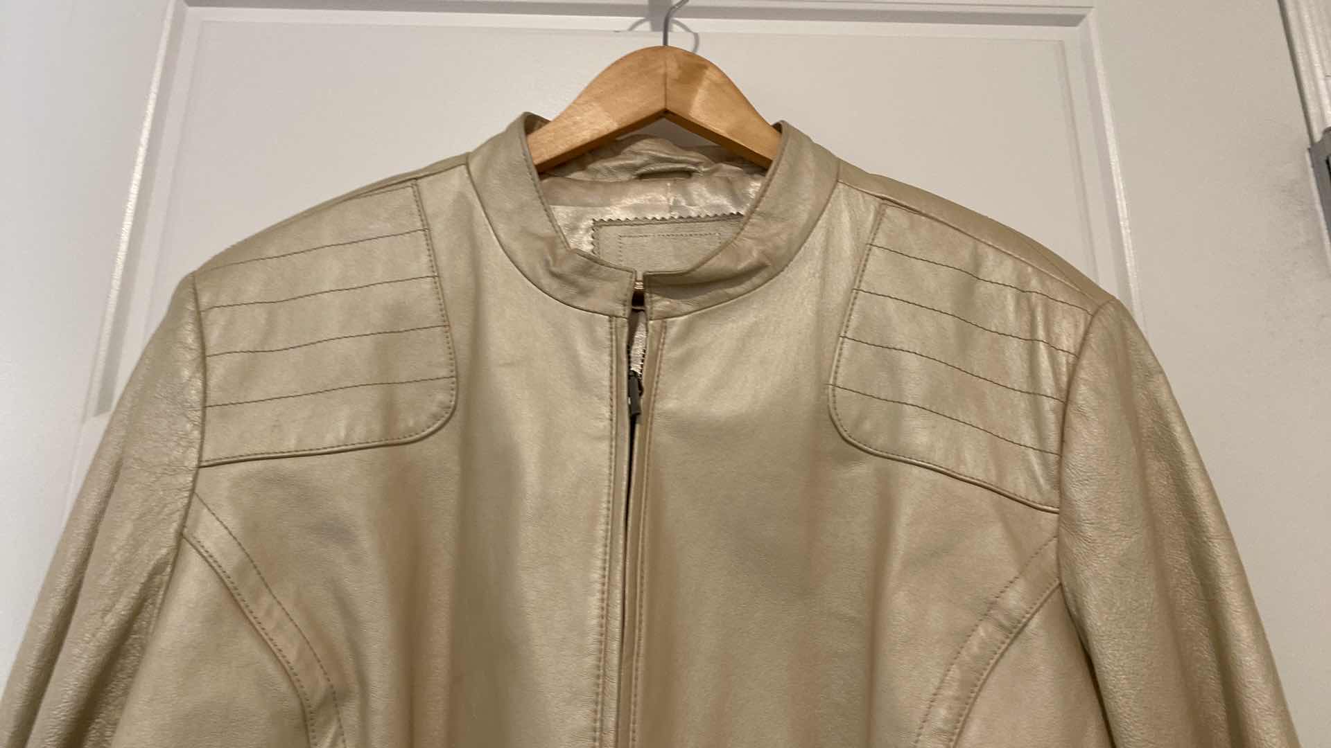 Photo 1 of WOMENS SIZE XXL LEATHER JACKET FROM MACYS